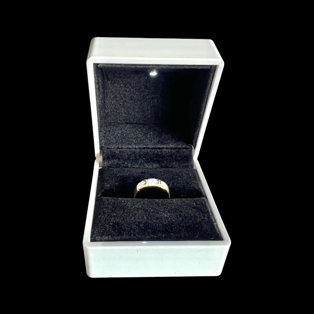 Antique 18ct Gold Three Stone Diamond Ring Old Cut Graduated Size J 3/4