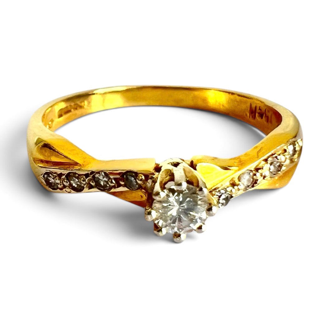 Vintage 1993 18ct Gold Diamond Solitaire Ring Diamond Shoulders Hallmark Size O½