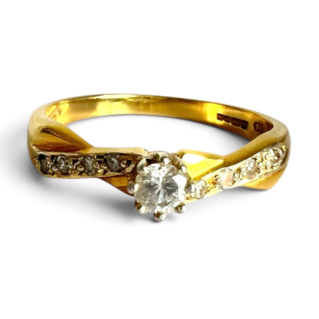 Vintage 1993 18ct Gold Diamond Solitaire Ring Diamond Shoulders Hallmark Size O½