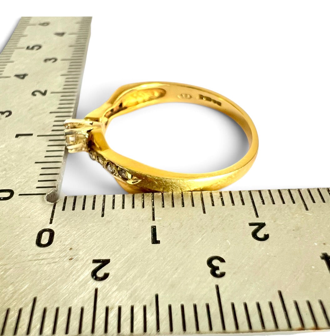 Vintage 1993 18ct Gold Diamond Solitaire Ring Diamond Shoulders Hallmark Size O½
