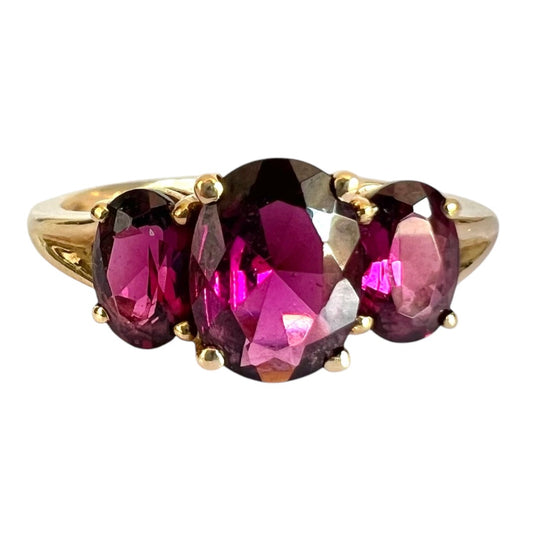 Vintage 9ct Gold Garnet Ring – Three Stone – Size Q – Hallmarked