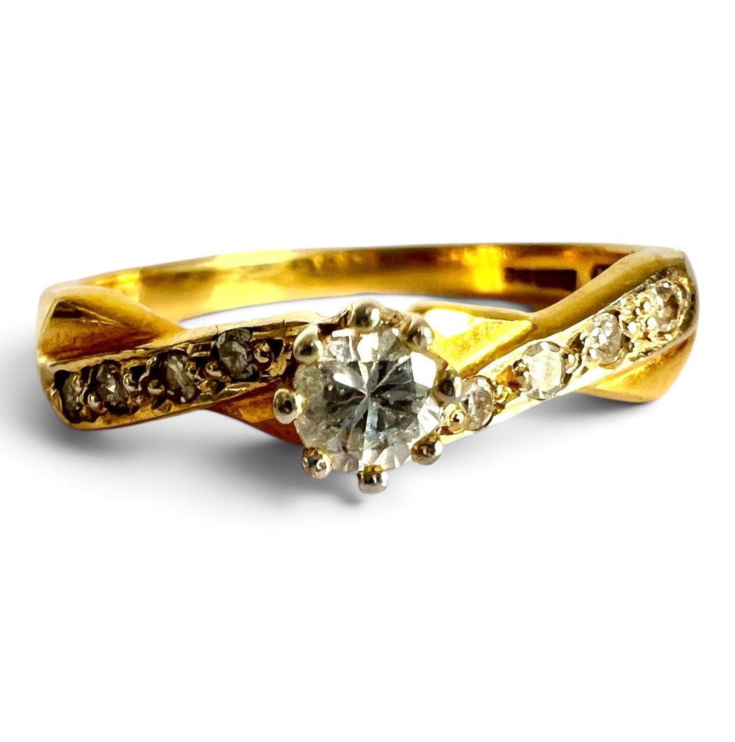 Vintage 1993 18ct Gold Diamond Solitaire Ring Diamond Shoulders Hallmark Size O½
