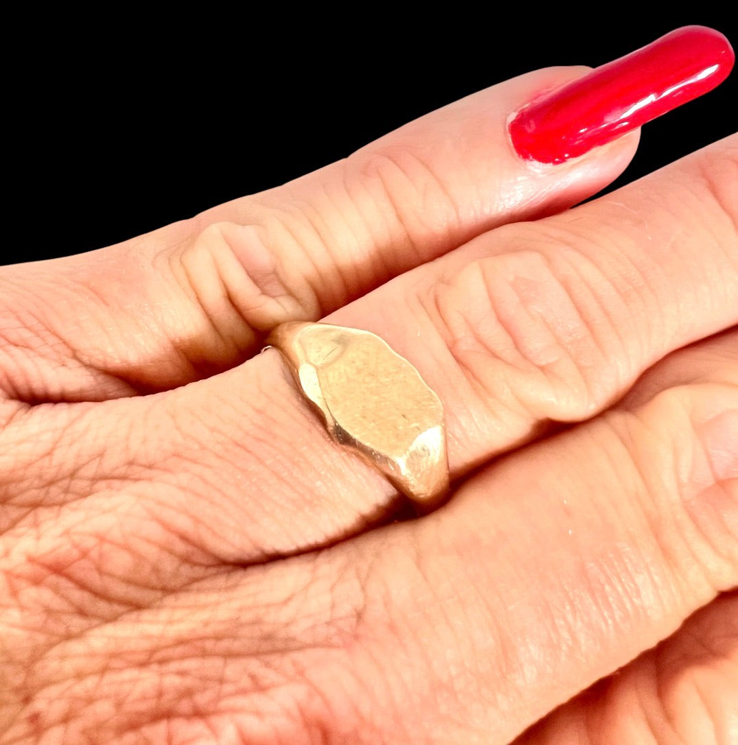 Vintage Yellow Gold Shield Signet Ring 3.04g Engravable Unisex Size S