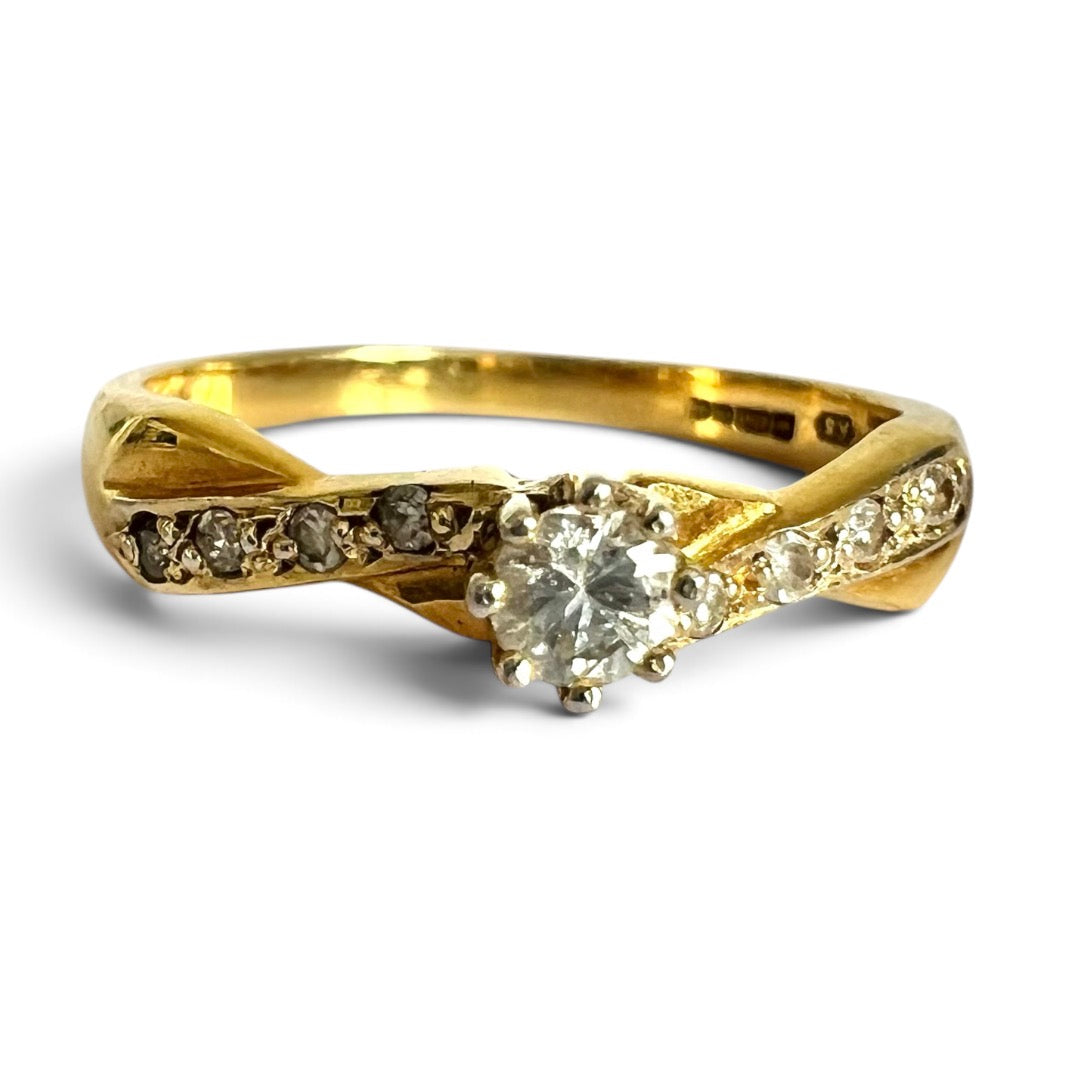 Vintage 1993 18ct Gold Diamond Solitaire Ring Diamond Shoulders Hallmark Size O½
