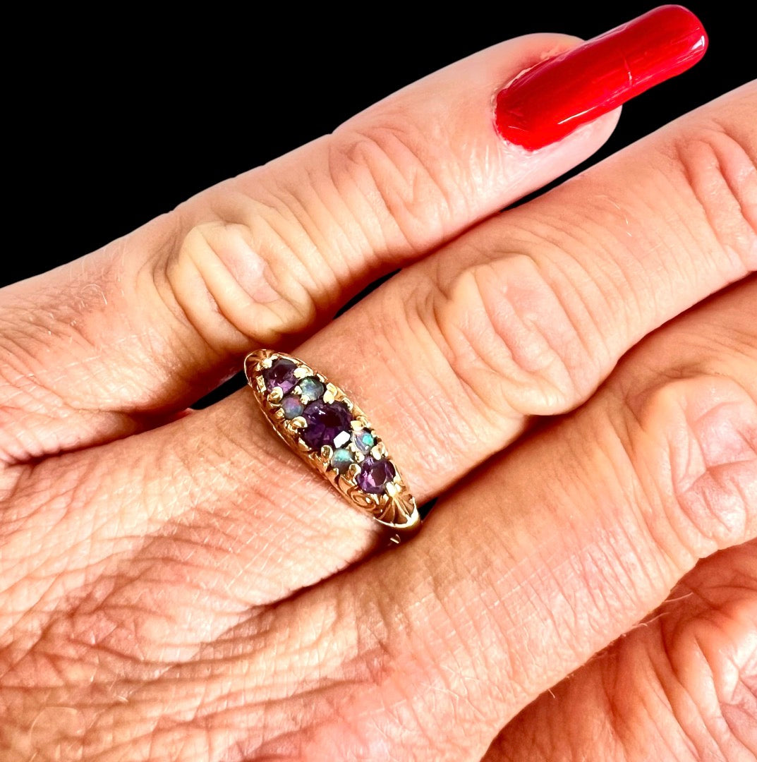 Vintage 9ct Gold Opal & Amethyst Ring – London 1976 – Size U