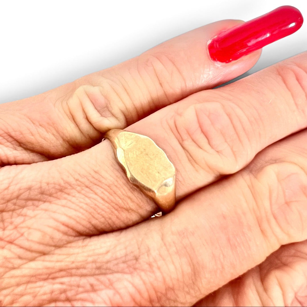 Vintage Yellow Gold Shield Signet Ring 3.04g Engravable Unisex Size S