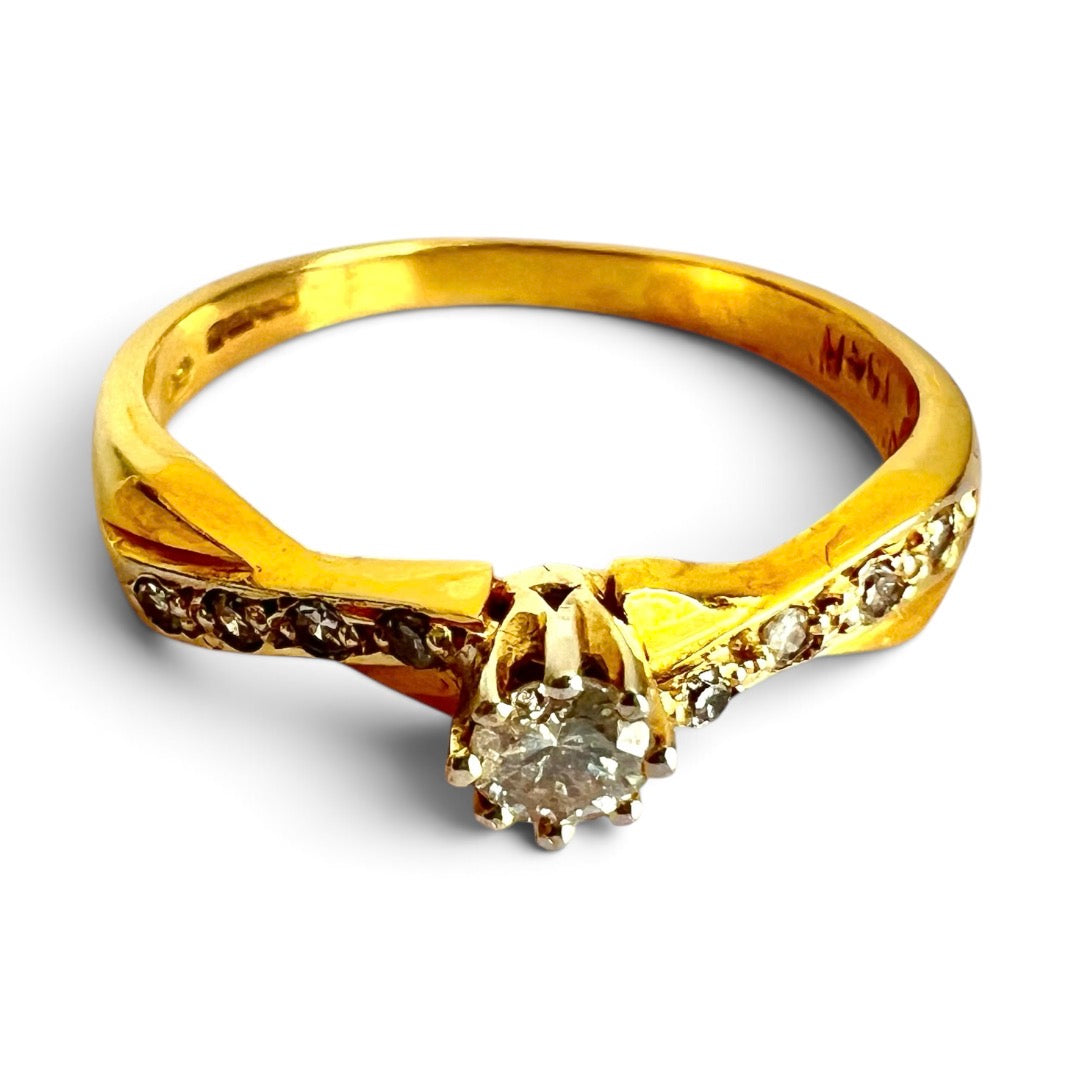 Vintage 1993 18ct Gold Diamond Solitaire Ring Diamond Shoulders Hallmark Size O½