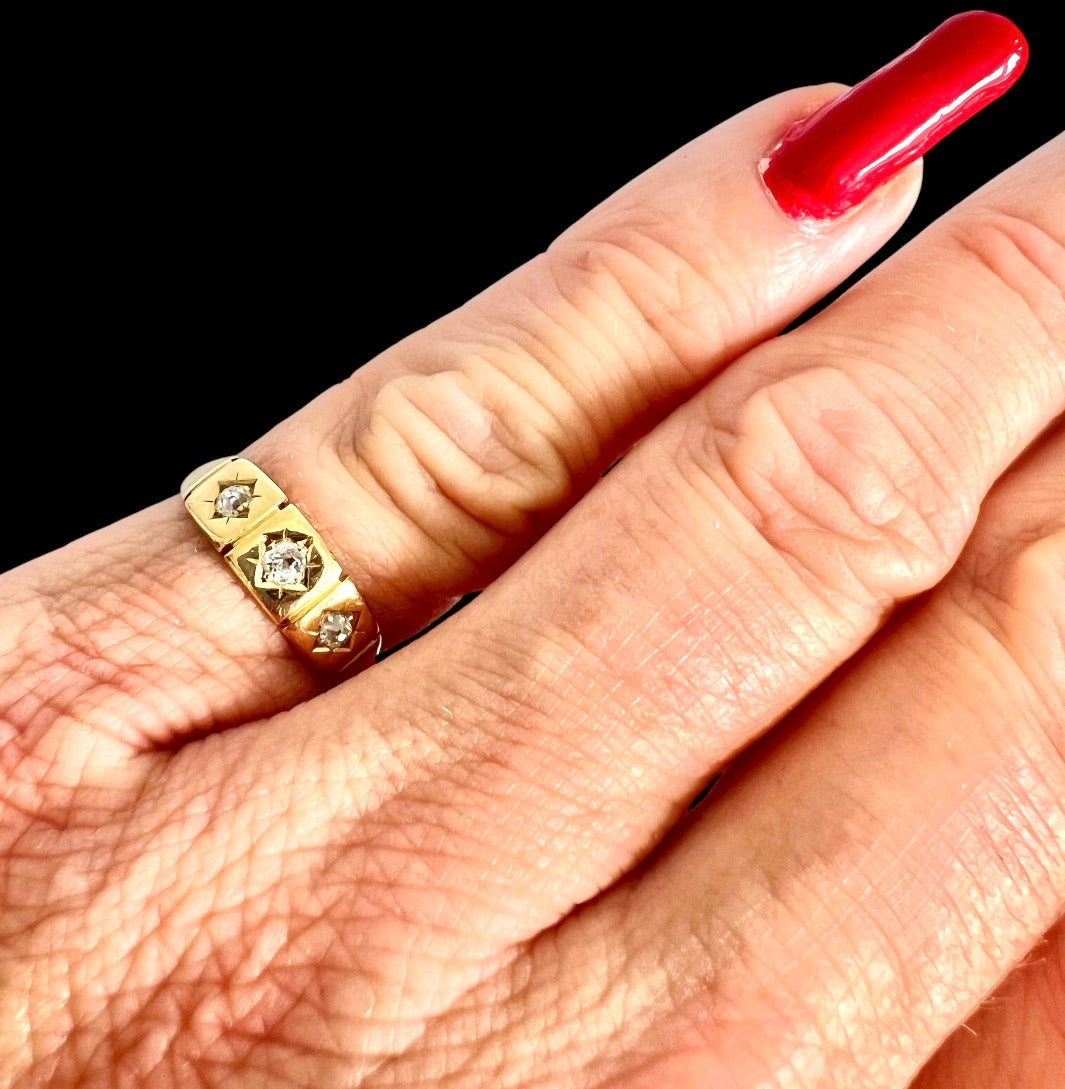 Antique 18ct Gold Three Stone Diamond Ring Old Cut Graduated Size J 3/4