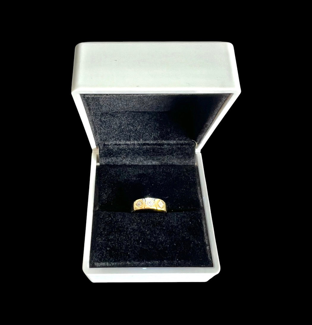Antique 18ct Gold Three Stone Diamond Ring Old Cut Graduated Size J 3/4