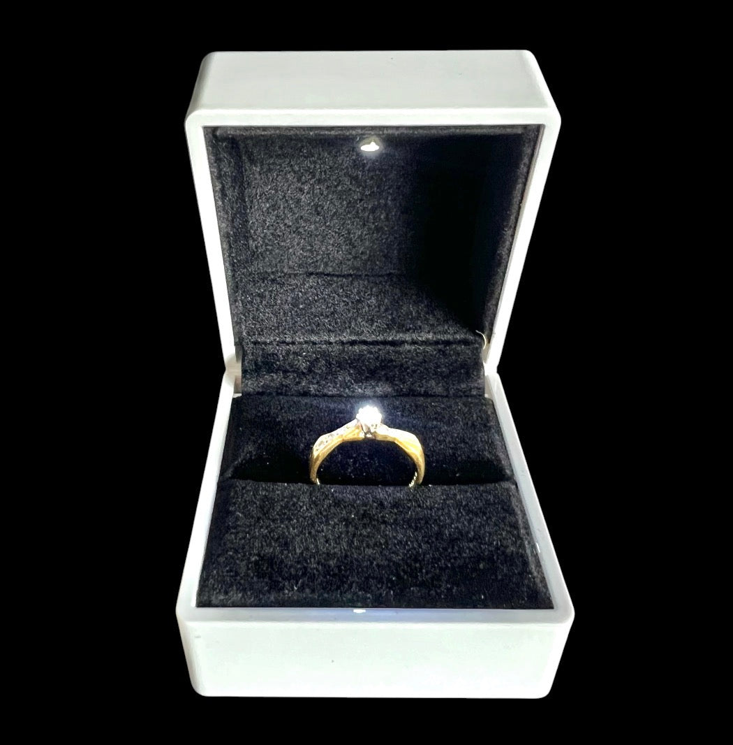 Vintage 1993 18ct Gold Diamond Solitaire Ring Diamond Shoulders Hallmark Size O½