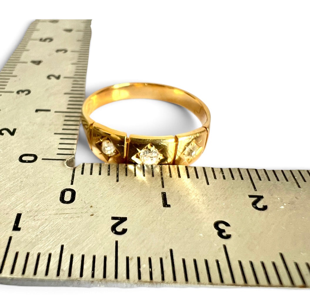 Antique 18ct Gold Three Stone Diamond Ring Old Cut Graduated Size J 3/4