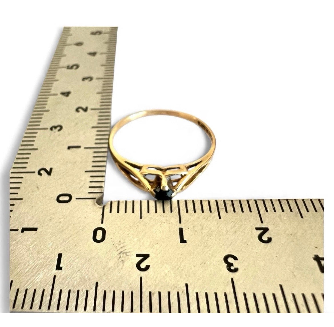 Sapphire Ring - 9ct Gold - Vintage Solitaire - Size I 1/2 - Timeless Elegance
