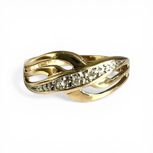 Close up front view Vintage 9ct Gold Diamond Crossover Ring – Twist Design, Size F 1/2