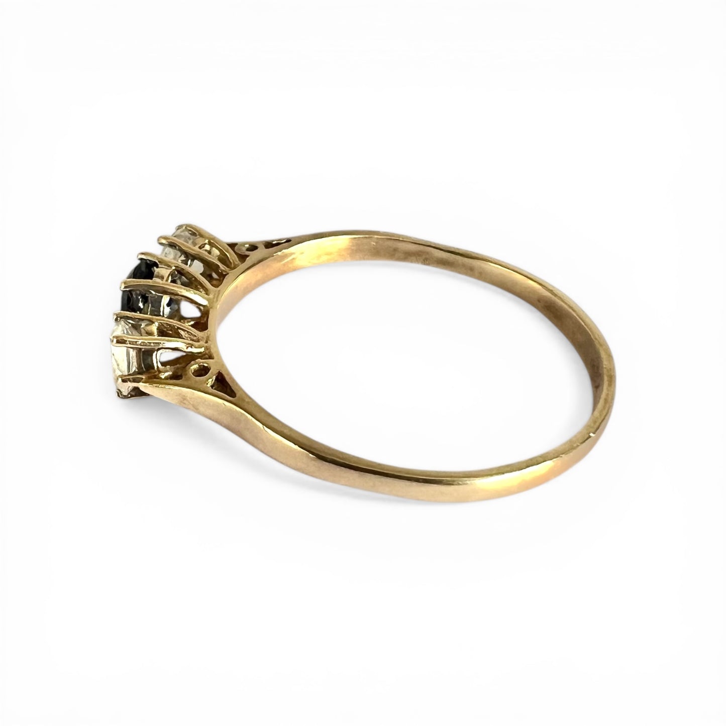 Side close up Vintage 9ct Gold Sapphire Trilogy Ring – Three Stone Design, Size P 1/2 On a white background 
