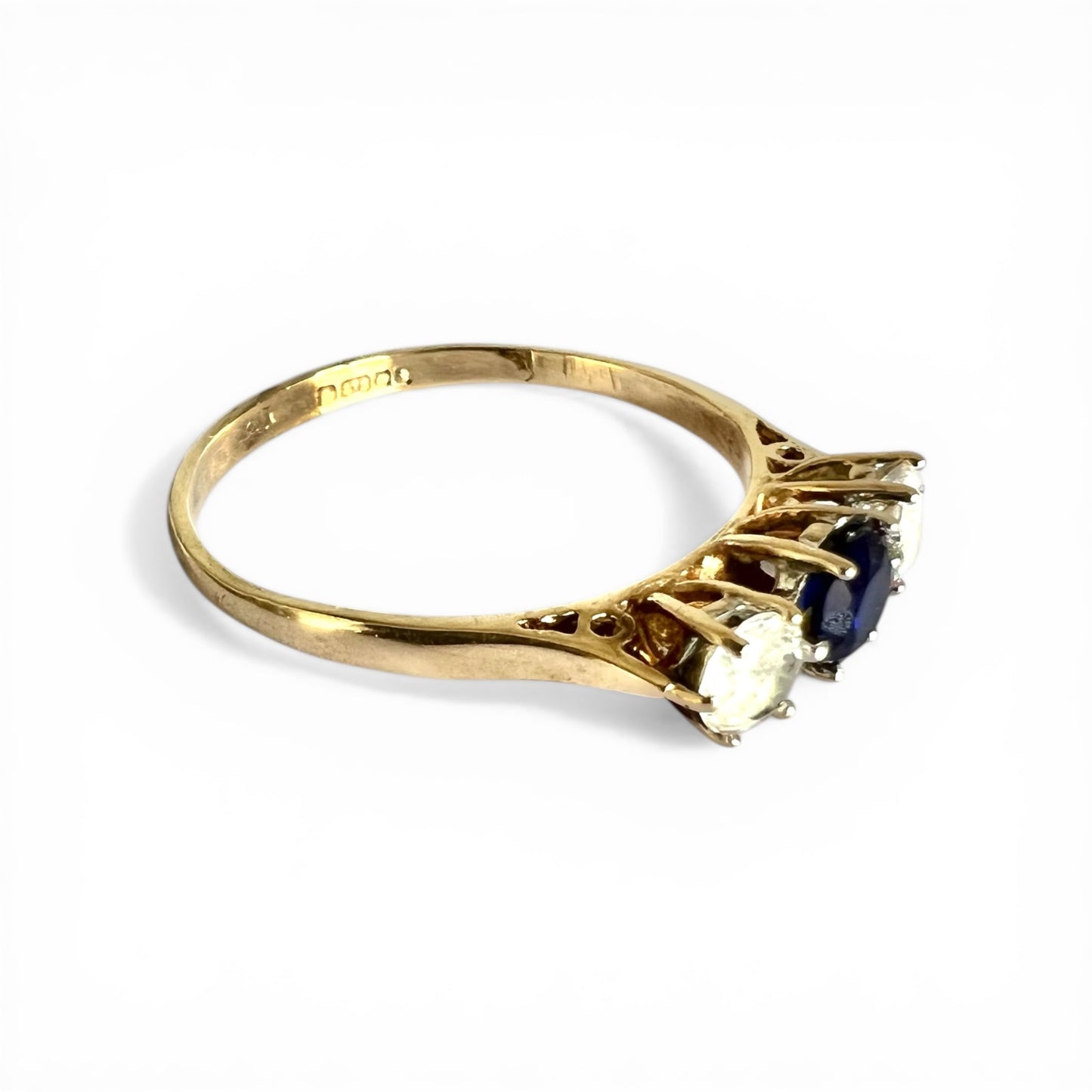 Close up view of gold band and setting Vintage 9ct Gold Sapphire Trilogy Ring – Three Stone Design, Size P 1/2