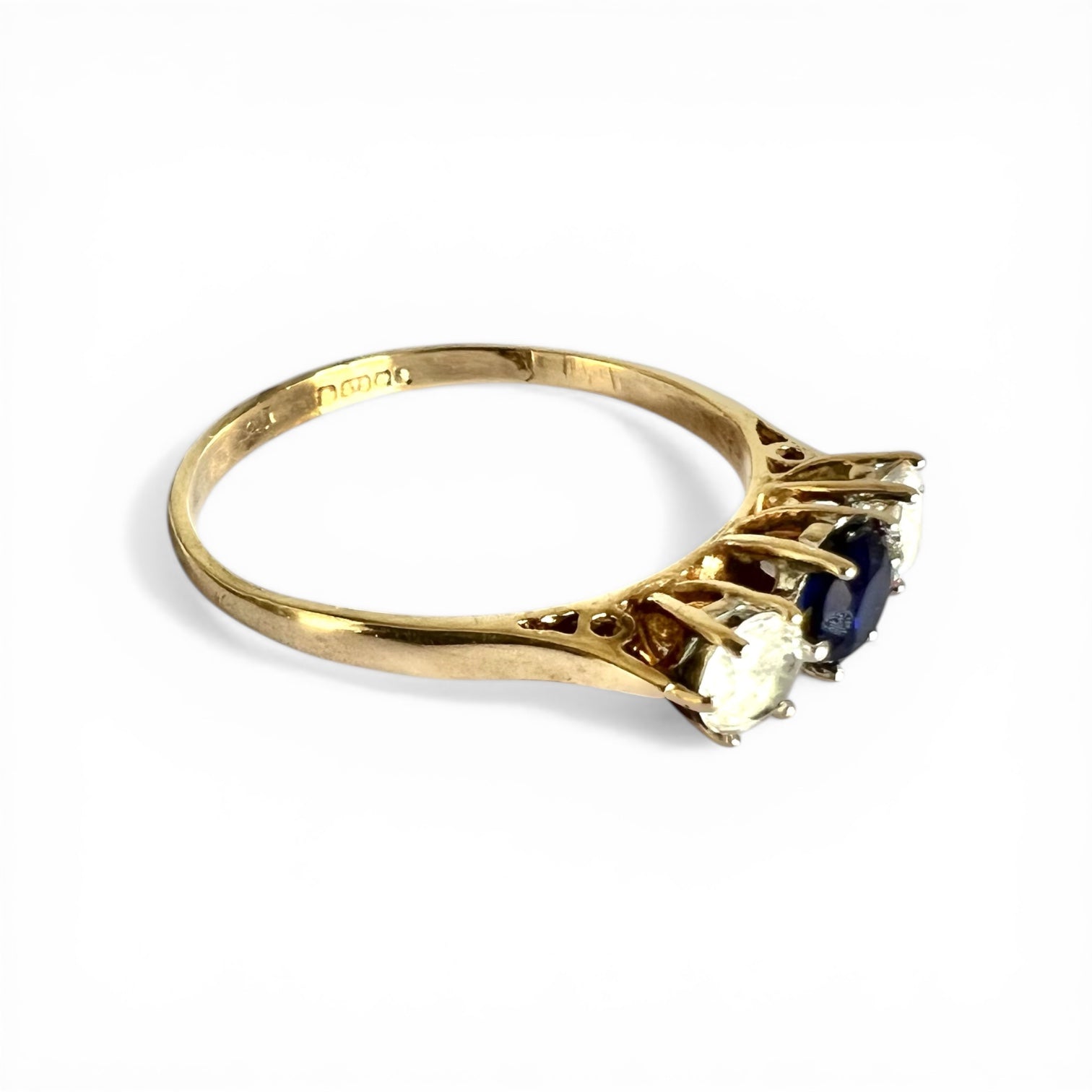 Close up view of gold band and setting Vintage 9ct Gold Sapphire Trilogy Ring – Three Stone Design, Size P 1/2